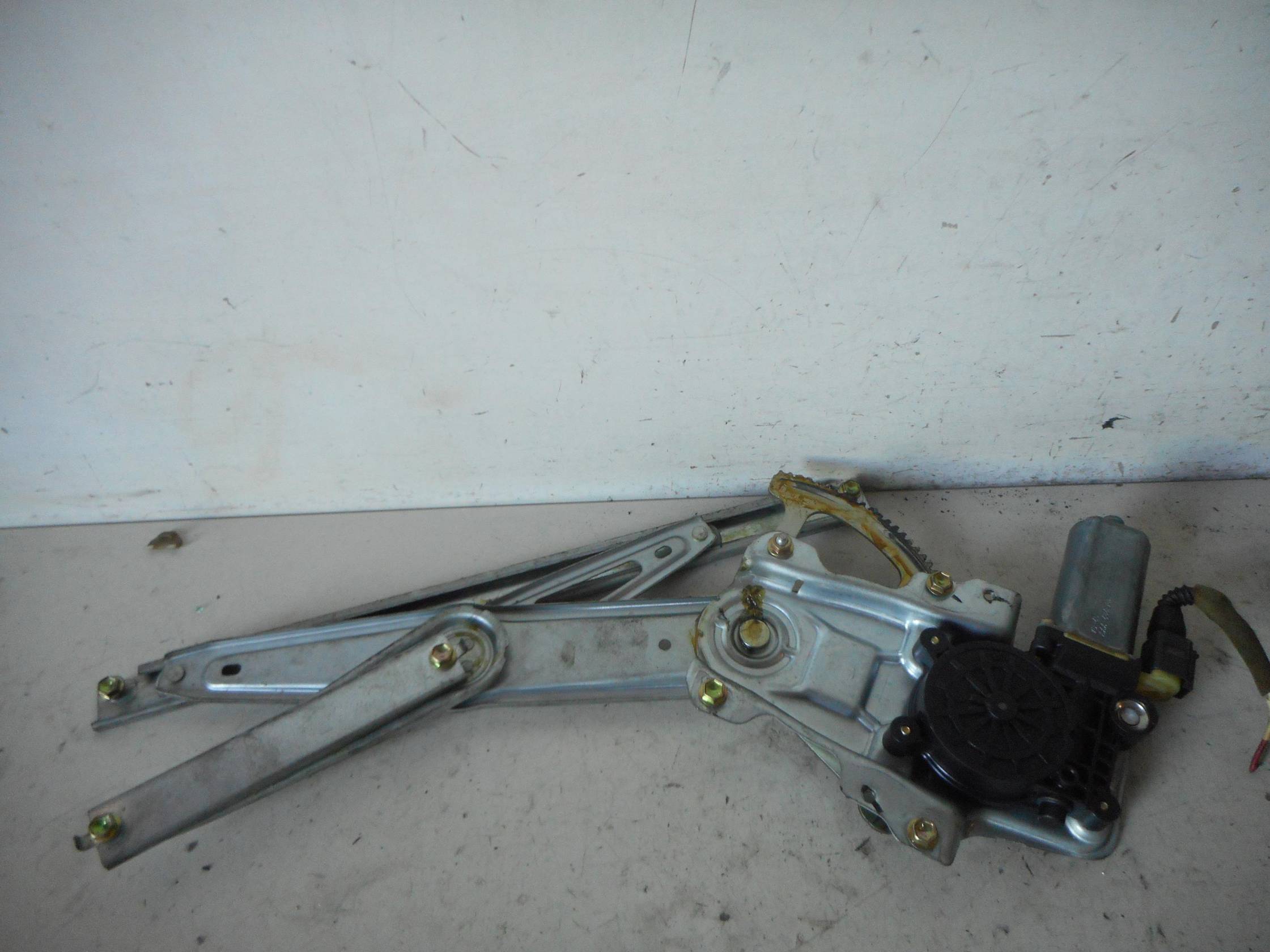 Alzacristallo porta ant. sx.